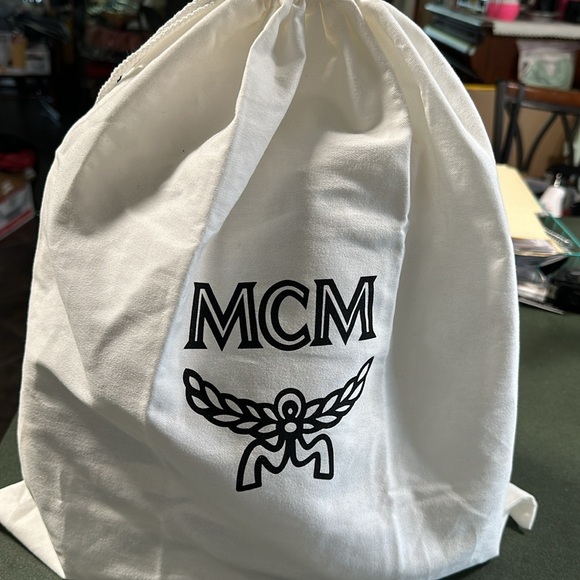 MCM AUTHENTIC 🦓ZEBRA🦓 BUCKET BAG with MATCHING WRISTLET BRAND NEW - Picture 5 of 12